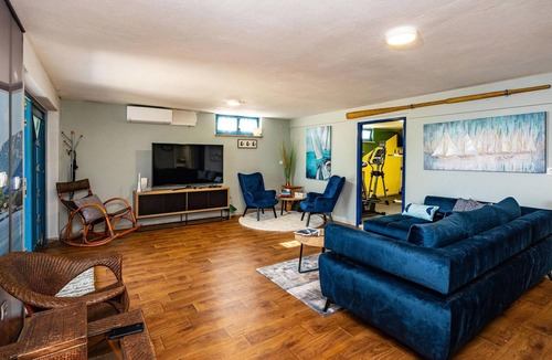 Lukoran Apartment | Attractive apartment with shared pool and sea view for a great vacation.