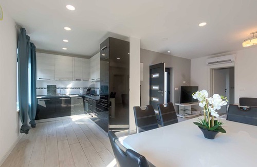 Porec Villa | Attractive Modern 4 Bedroom Villa with Pool for up to 9 Guests