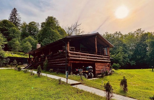 Darmanesti Cabin | Awesome 6-bedroom cabin in adorable Darmanesti perfect for group getaways