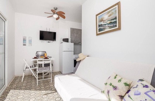 Cesarica Apartment | Awesome apartment in Karlobag- Ribarica