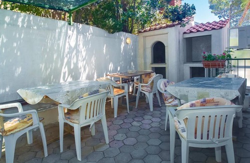 Lokva Rogoznica Apartment | Awesome apartment in Lokva Rogoznica with WiFi
