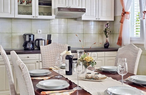 Cove Osibova (Milna) Apartment | Awesome apartment in Krilo Jesenice