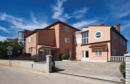 Galizana Apartment | Awesome apartment in Galizana with 1 Bedrooms and WiFi