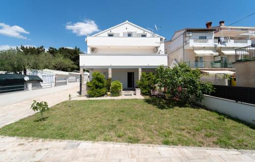 Turanj Apartment | Awesome Apartment In Turanj With Wifi