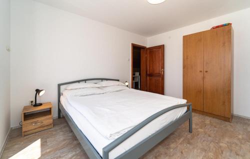 Turanj Apartment | Awesome Apartment In Turanj With Wifi
