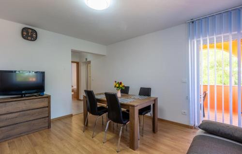 Babici Apartment | Awesome Apartment In Umag With Wifi