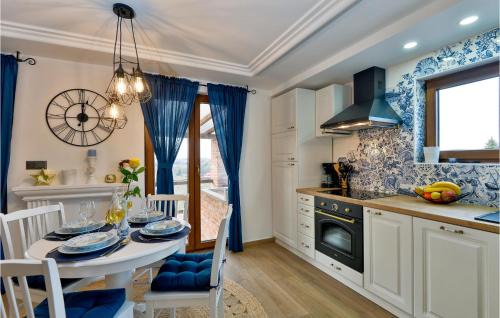 Cestica House | Awesome Home In Cestica With Sauna