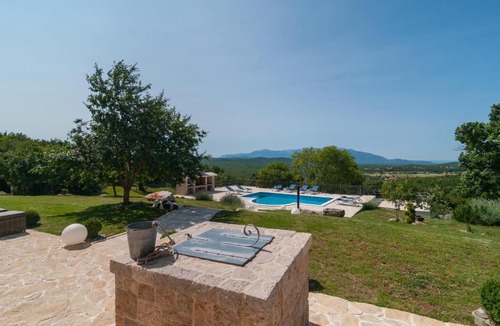 Cista Provo House | Awesome home in Cista Provo with WiFi, Private swimming pool and Heated swimming pool
