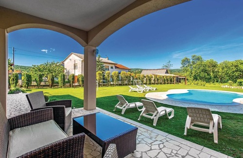 Sarsoni House | Awesome home in Drazice