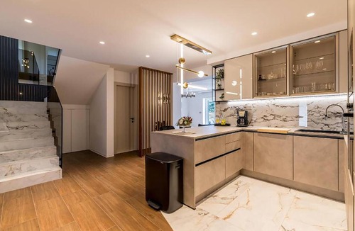 Muc House | Awesome home in Drnis