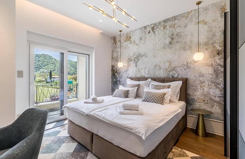 Muc House | Awesome home in Drnis