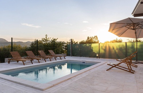 Central Dalmatia House | Awesome home in Blato na Cetini