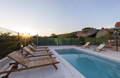 Central Dalmatia House | Awesome home in Blato na Cetini