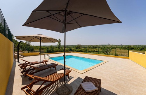 Murvica House | Awesome home in Murvica Gornja