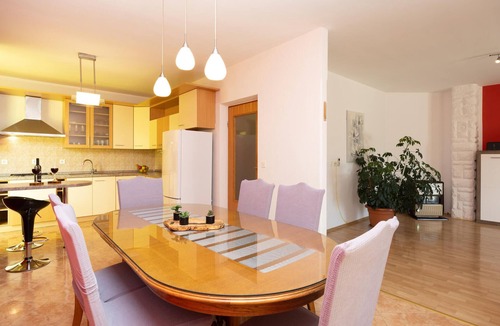 Primorski Dolac House | Awesome home in Primorski Dolac with sauna