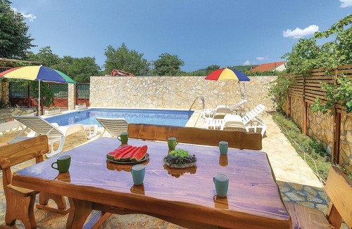 Primorski Dolac House | Awesome home in Primorski Dolac
