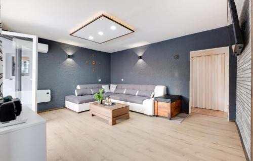 Strmec Stubicki House | Awesome Home In Stubicke Toplice With Sauna