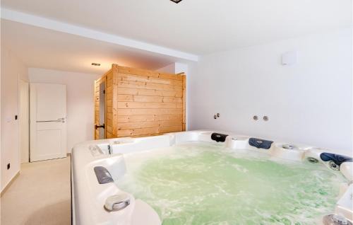 Strmec Stubicki House | Awesome Home In Stubicke Toplice With Sauna