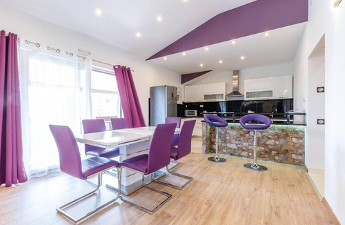 Hrvace House | Awesome home in Hrvace
