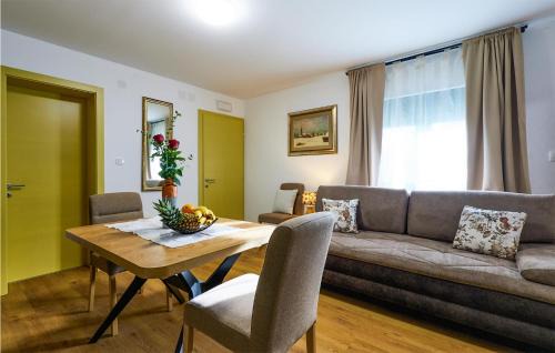 Ivanska House | Awesome Home In Ivanska