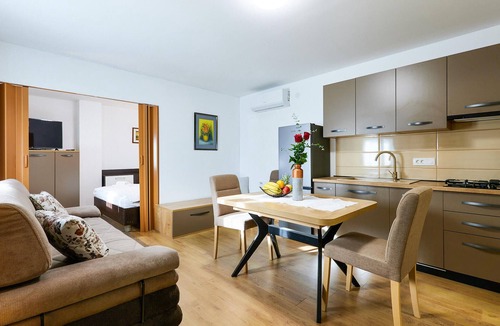 Ivanska House | Awesome home in Ivanska