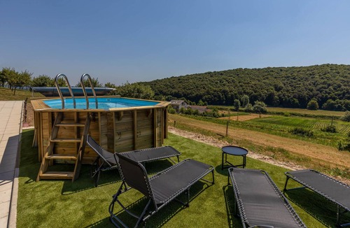 Ozalj House | Awesome home in Jaskovo with heated swimming pool