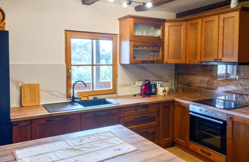 Ozalj House | Awesome home in Karlovac with WiFi