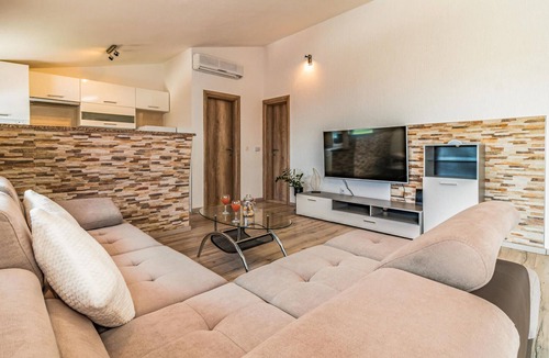 Rudine House | Awesome home in Kastel Novi