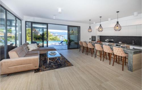 Komarna House | Awesome Home In Komarna