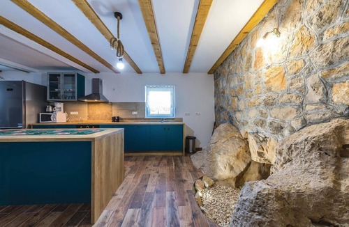 Ljubitovica House | Awesome home in Ljubitovica