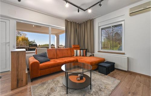 Sveti Juraj na Bregu House | Awesome Home In Lopatinec With Sauna