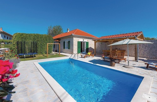 Puljane House | Awesome home in Necven