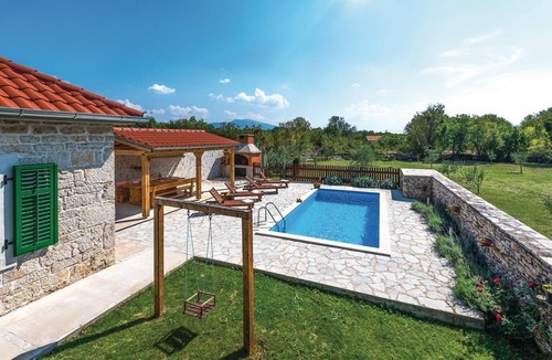Puljane House | Awesome home in Necven