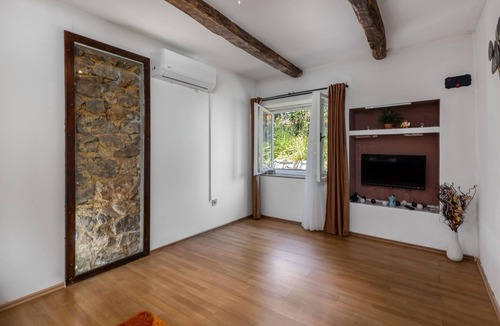 Cvetkovic House | Awesome home in Ozalj with WiFi