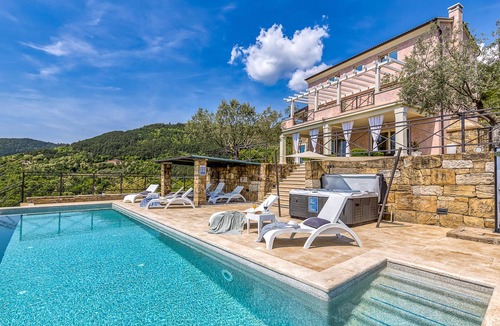 Golubici House | Awesome home in Pasini with kitchen