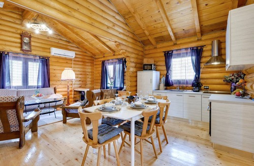 Petrinja House | Awesome home in Petrinja with sauna