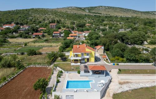 Primorski Dolac House | Awesome Home In Primorski Dolac With Sauna
