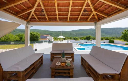 Primorski Dolac House | Awesome Home In Primorski Dolac With Sauna