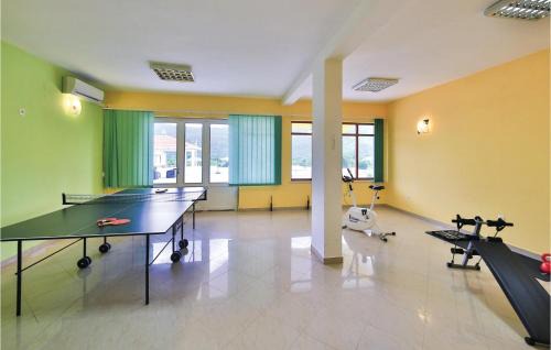 Primorski Dolac House | Awesome Home In Primorski Dolac With Sauna