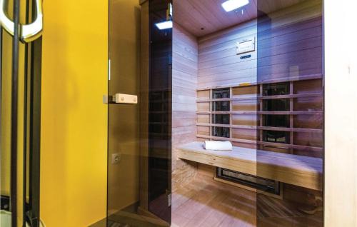 Primorski Dolac House | Awesome Home In Primorski Dolac With Sauna