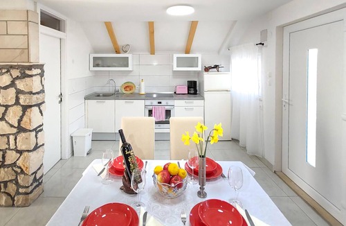 Privlaka House | Awesome home in Privlaka with WiFi