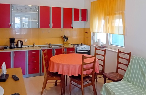 Veli Iz House | Awesome home in Veli Iz with WiFi