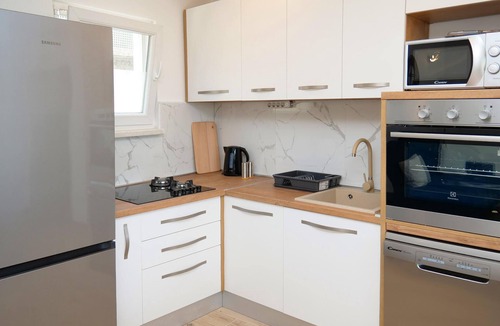 Marina House | Awesome home in Vinovac