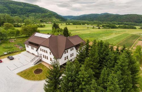 Vrelo Korenicko Bed & Breakfast | B&B Villa Angy