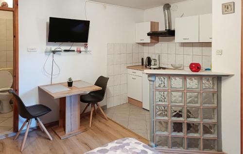 Bakar Apartment | Beach Front Apartment In Bakar With Wifi