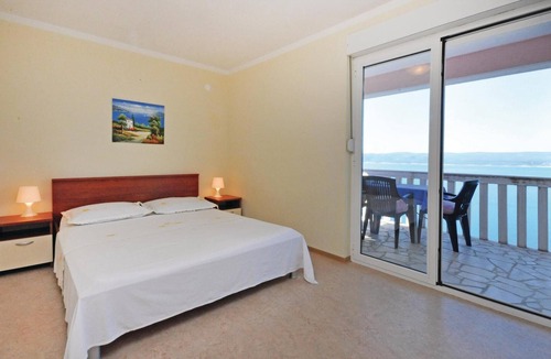 Mimice Apartment | Beach front apartment in Mimice with WiFi