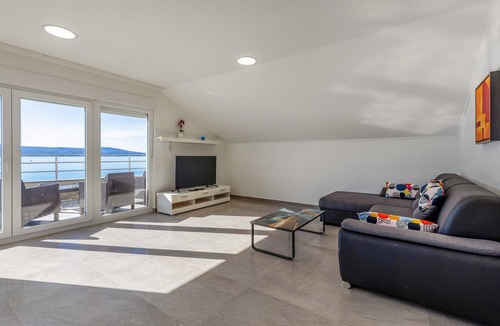 Povile Apartment | Beach front apartment in Povile with WiFi