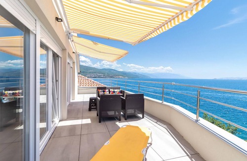 Povile Apartment | Beach front apartment in Povile with WiFi