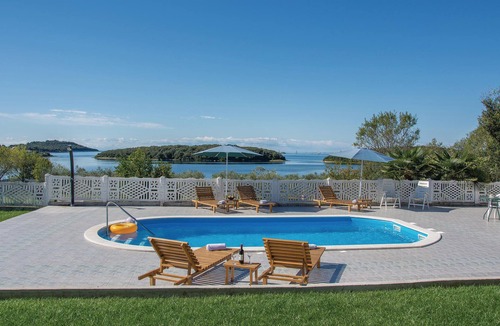 Vrsar Apartment | Beach front apartment in Vrsar