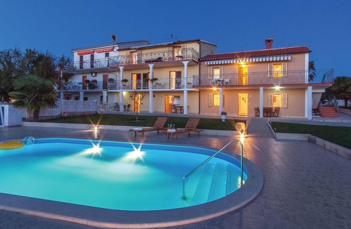 Vrsar Apartment | Beach front apartment in Vrsar